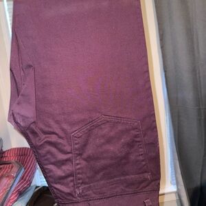 32x32 Perry Ellis cranberry cruella deville pants